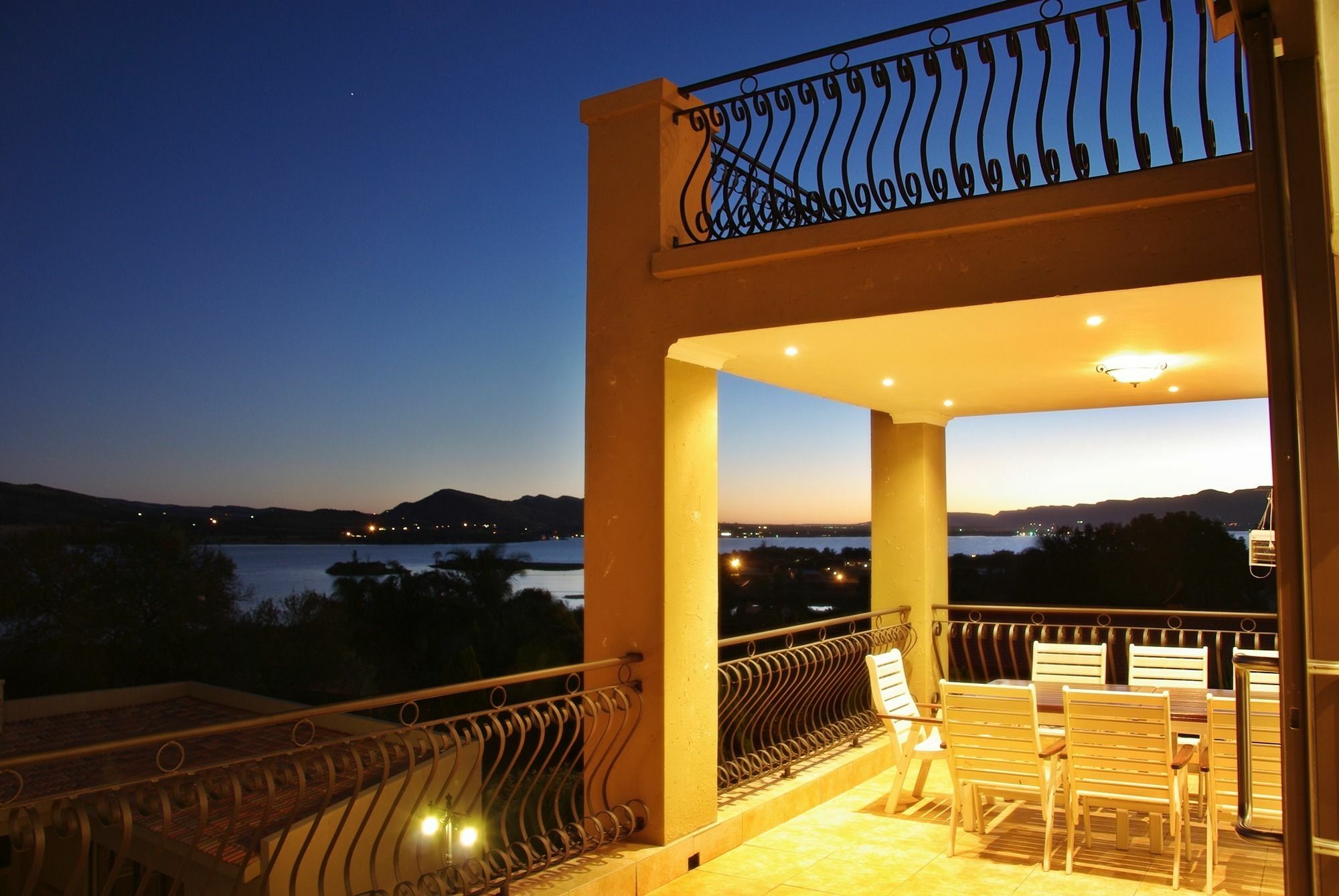 Chateau La Mer Exclusive Guesthouse & Spa Hartbeespoort Exterior photo
